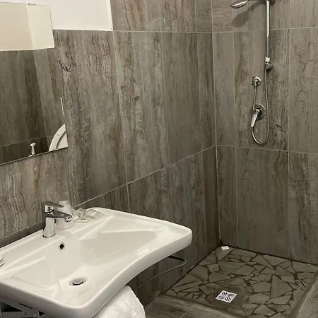 Hotel Apartments Crisvan Hotel 3*