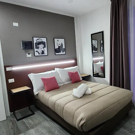 Hotel Apartments Crisvan 3*