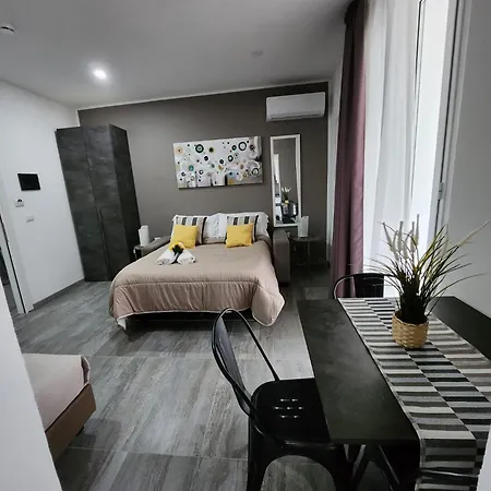 Hotel Apartments Crisvan Hotel