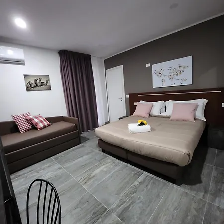 Hotel Apartments Crisvan 3*