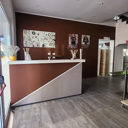 Crisvan Hotel